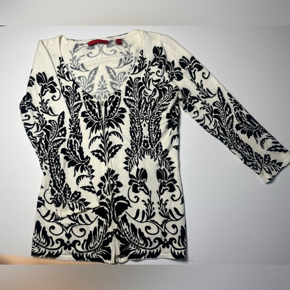 Black and White floural Patterned double zipper Sweater - Picture 3 of 9